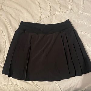 Lululemon side-pleat high waisted tennis skirt size 6 *like new*